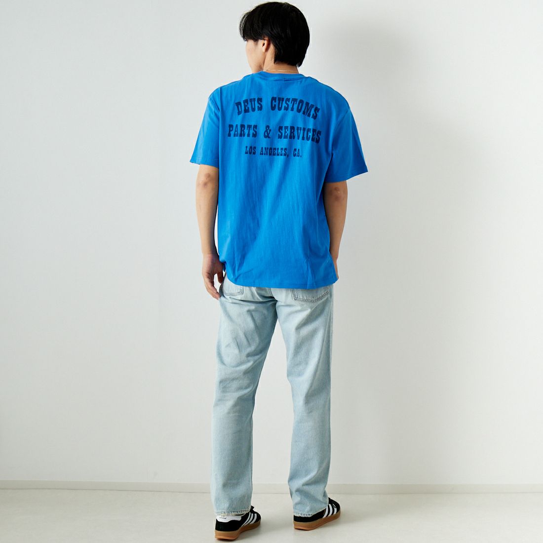 DEUS EX MACHINA [デウス エクス マキナ] OLD TOWN Tシャツ [DMP241250C] FRENCH BLU &&モデル身長：179cm 着用サイズ：L&&