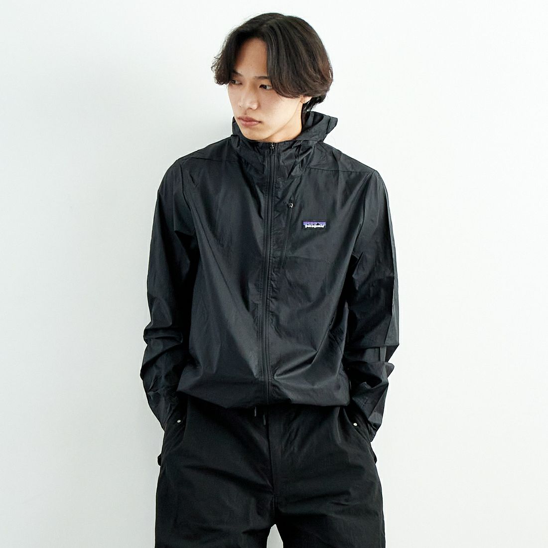 patagonia [パタゴニア] メンズ フーディニ ジャケット [24142] BLK &&モデル身長：179cm 着用サイズ：L&&