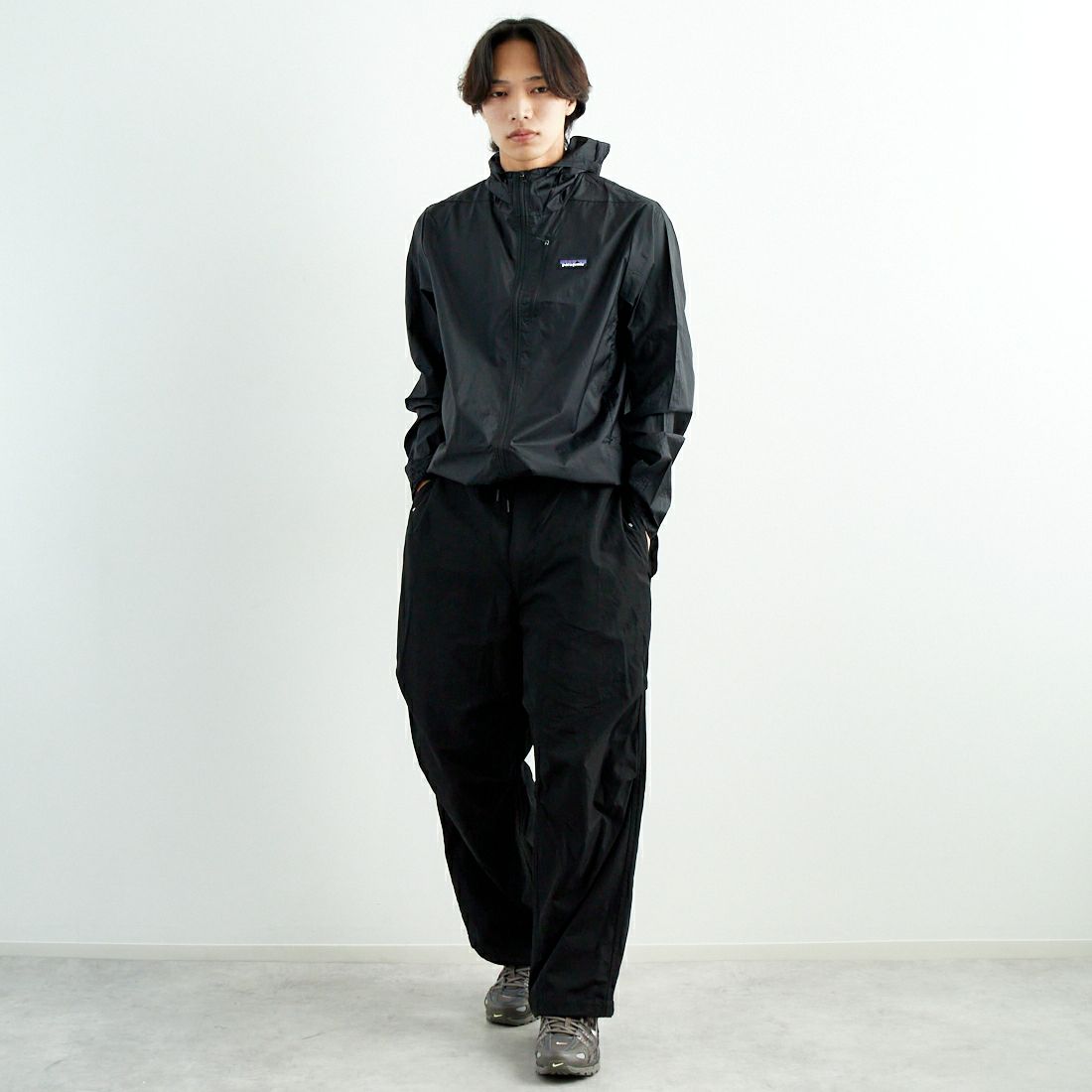 patagonia [パタゴニア] メンズ フーディニ ジャケット [24142] BLK &&モデル身長：179cm 着用サイズ：L&&