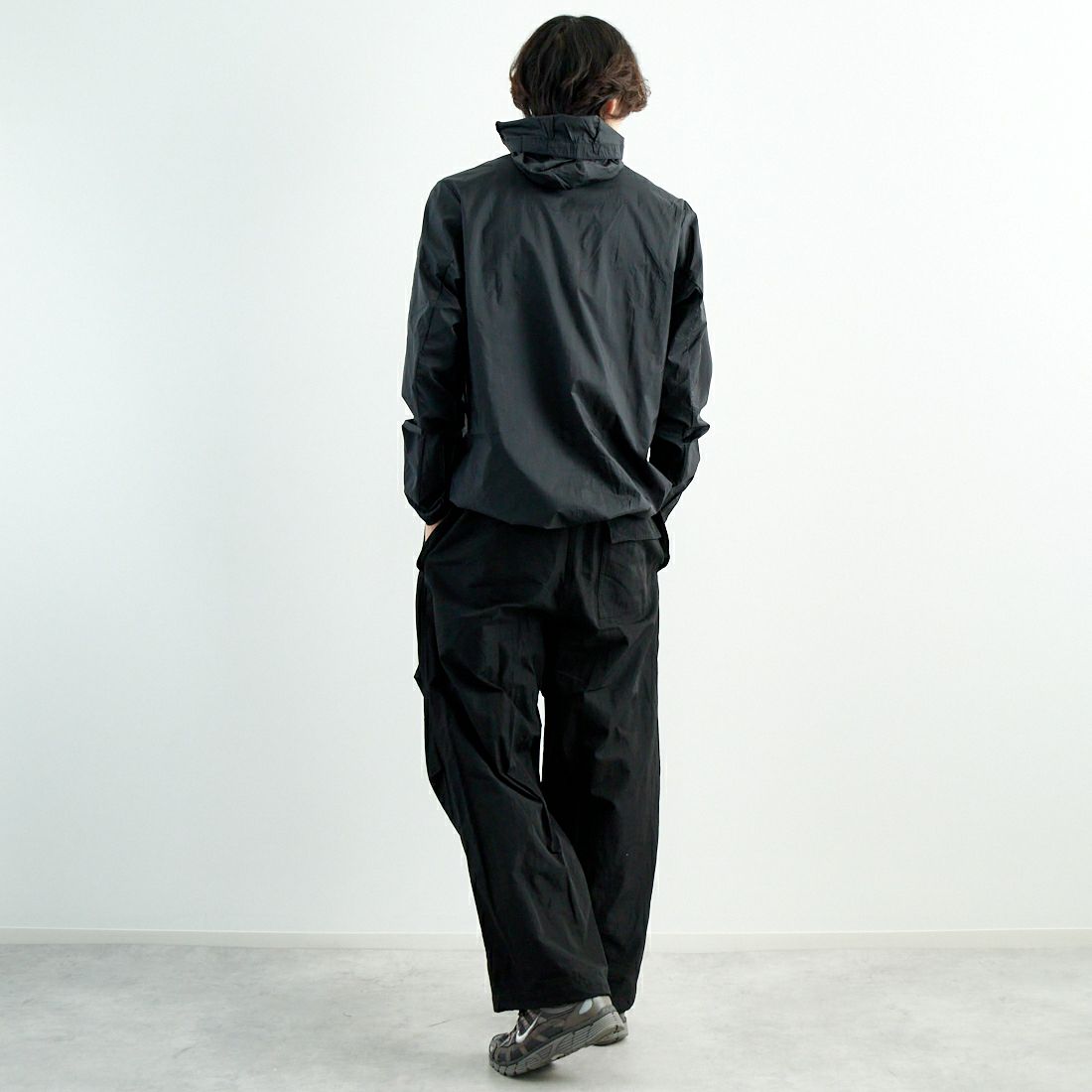 patagonia [パタゴニア] メンズ フーディニ ジャケット [24142] BLK &&モデル身長：179cm 着用サイズ：L&&