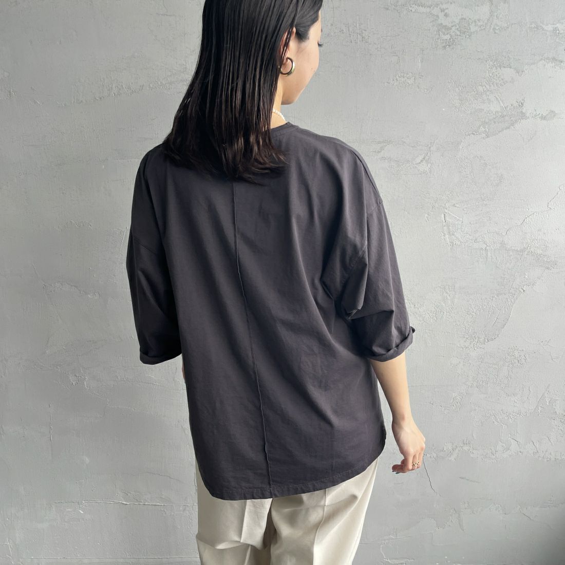 MICA&DEAL [マイカアンドディール] MAREUGE プリントTシャツ [0124109005] CHARCOAL&&モデル身長：163cm　着用サイズ：F&&