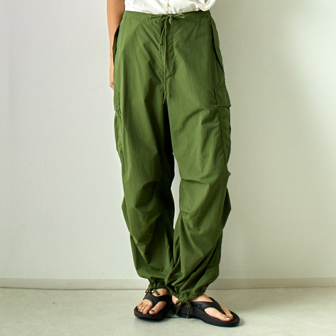ARMY TWILL SANFORIZED [アーミーツイル サンフォライズド] ナイロンOX カーゴパンツ [AM-2415002] KHAKI &&モデル身長：167cm 着用サイズ：S&&