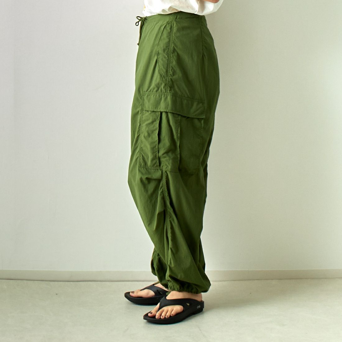 ARMY TWILL SANFORIZED [アーミーツイル サンフォライズド] ナイロンOX カーゴパンツ [AM-2415002] KHAKI &&モデル身長：167cm 着用サイズ：S&&