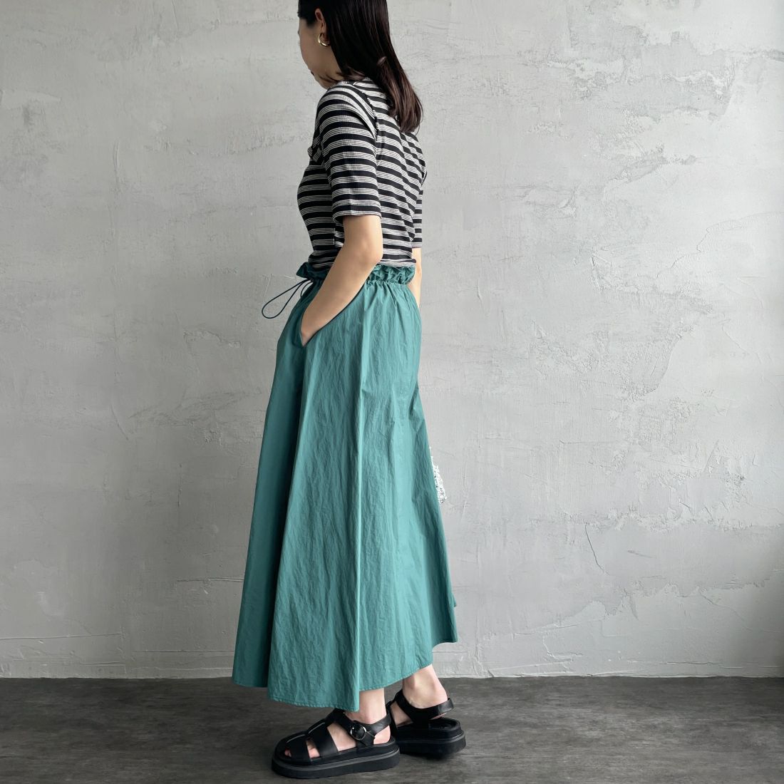 Jeans Factory Clothes [ジーンズファクトリークローズ] ドローコードギャザースカート [21241062] 060 ｸﾞﾘｰﾝ &&モデル身長：163cm 着用サイズ：F&&