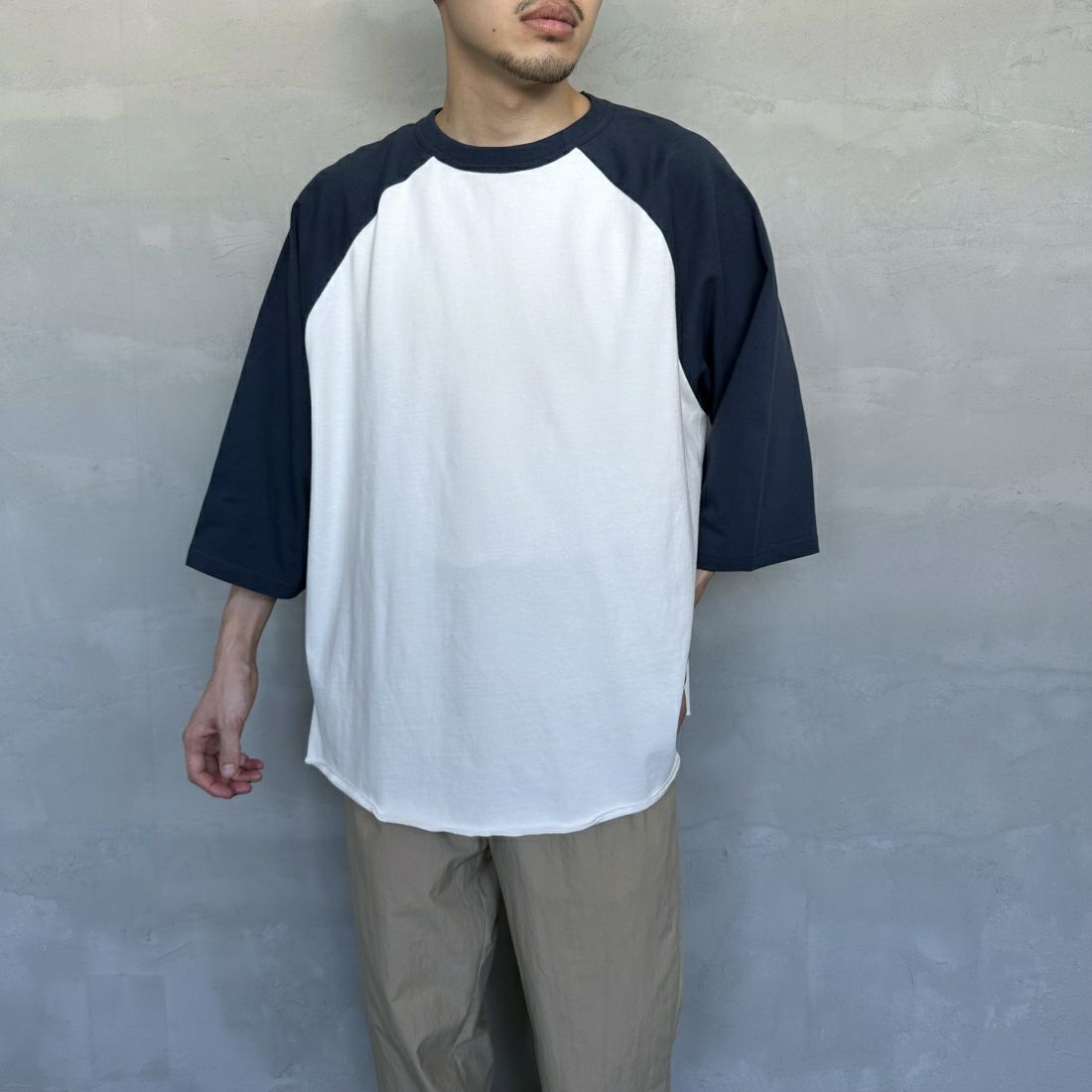 Jeans Factory Clothes [ジーンズファクトリークローズ] 20/2 ヘビーウェイトワイドベースボールTシャツ [2421-411IN] NAVY&&モデル身長：168cm 着用サイズ：L&&