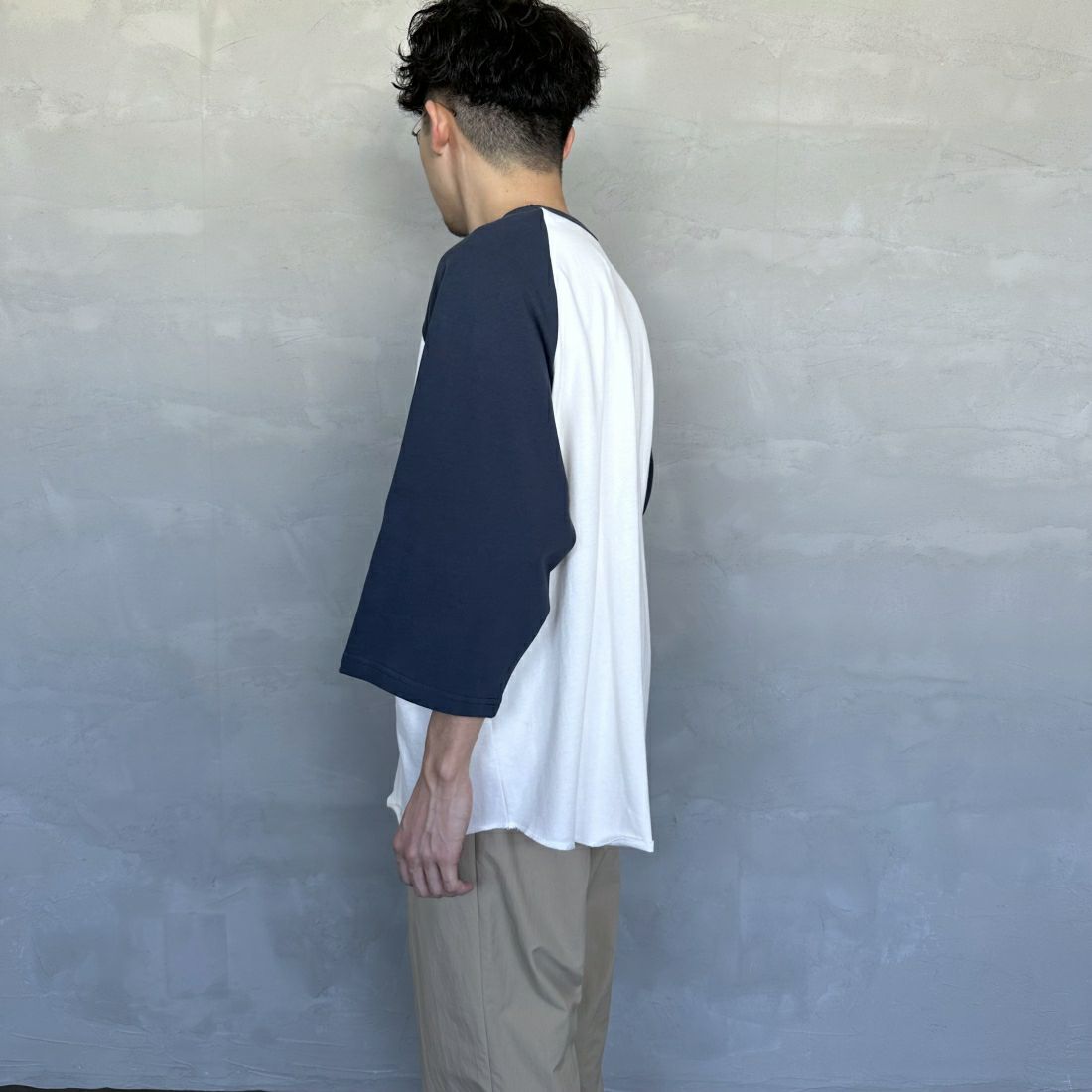 Jeans Factory Clothes [ジーンズファクトリークローズ] 20/2 ヘビーウェイトワイドベースボールTシャツ [2421-411IN] NAVY&&モデル身長：168cm 着用サイズ：L&&