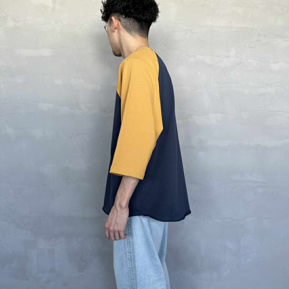 Jeans Factory Clothes [ジーンズファクトリークローズ] 20/2 ヘビーウェイトワイドベースボールTシャツ [2421-411IN] MUSTARD&&モデル身長：168cm 着用サイズ：M&&