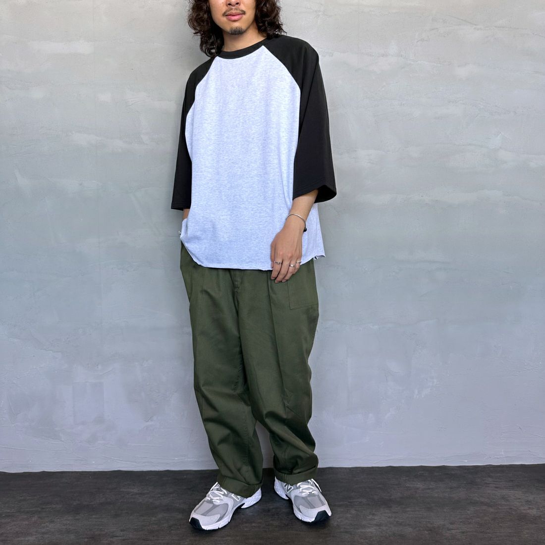 Jeans Factory Clothes [ジーンズファクトリークローズ] 20/2 ヘビーウェイトワイドベースボールTシャツ [2421-411IN] BLACK&&モデル身長：173cm 着用サイズ：L&&