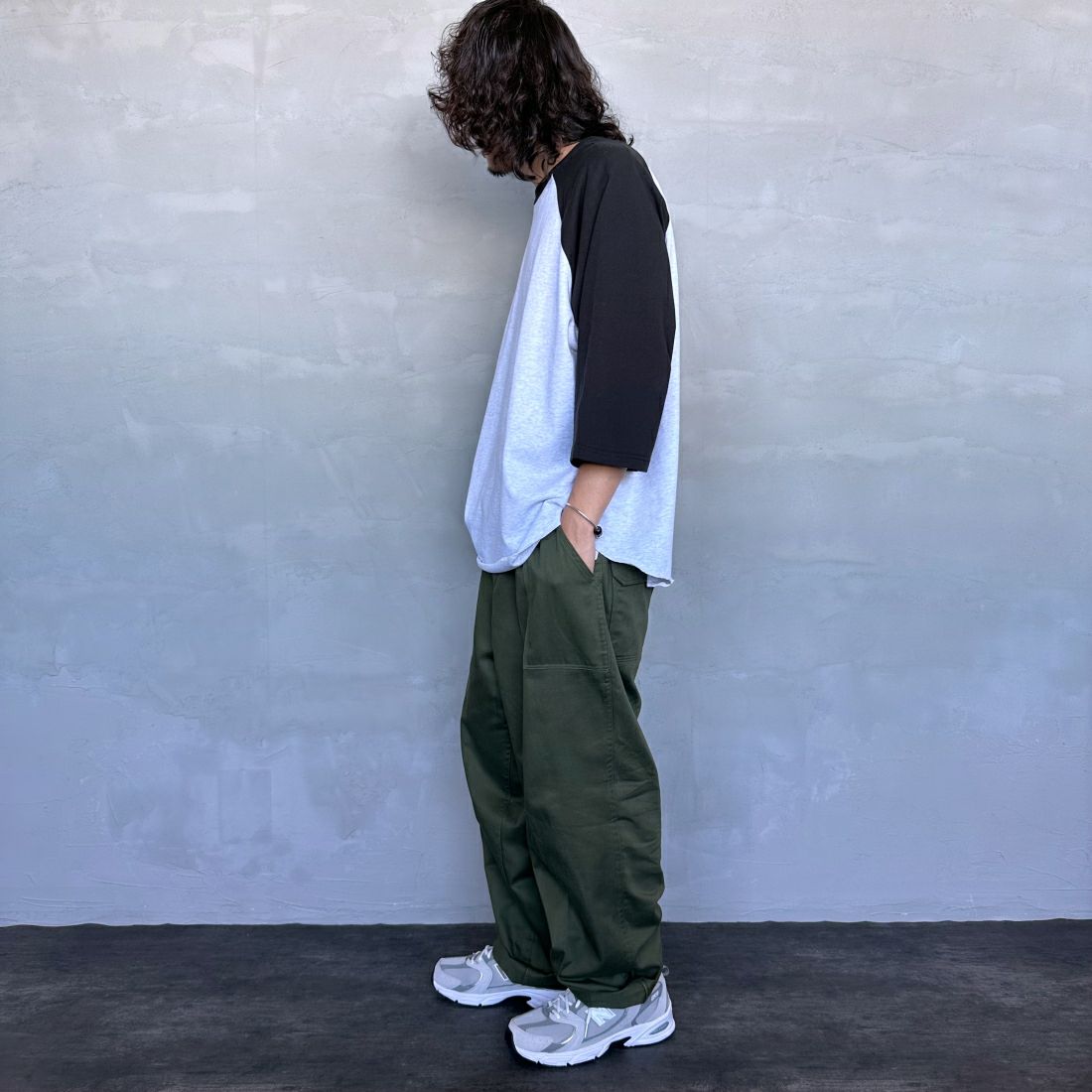 Jeans Factory Clothes [ジーンズファクトリークローズ] 20/2 ヘビーウェイトワイドベースボールTシャツ [2421-411IN] BLACK&&モデル身長：173cm 着用サイズ：L&&