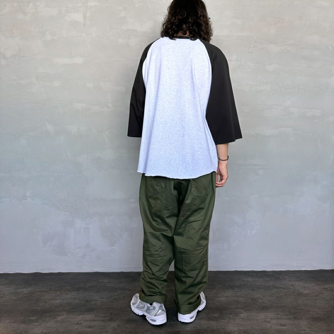 Jeans Factory Clothes [ジーンズファクトリークローズ] 20/2 ヘビーウェイトワイドベースボールTシャツ [2421-411IN] BLACK&&モデル身長：173cm 着用サイズ：L&&