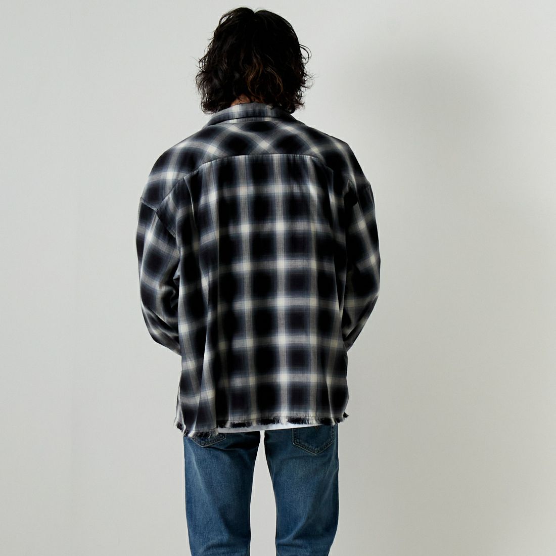 Jeans Factory Clothes [ジーンズファクトリークローズ] オンブレグランジシャツ [JFC-241-015] BLK &&モデル身長：182cm 着用サイズ：M&&