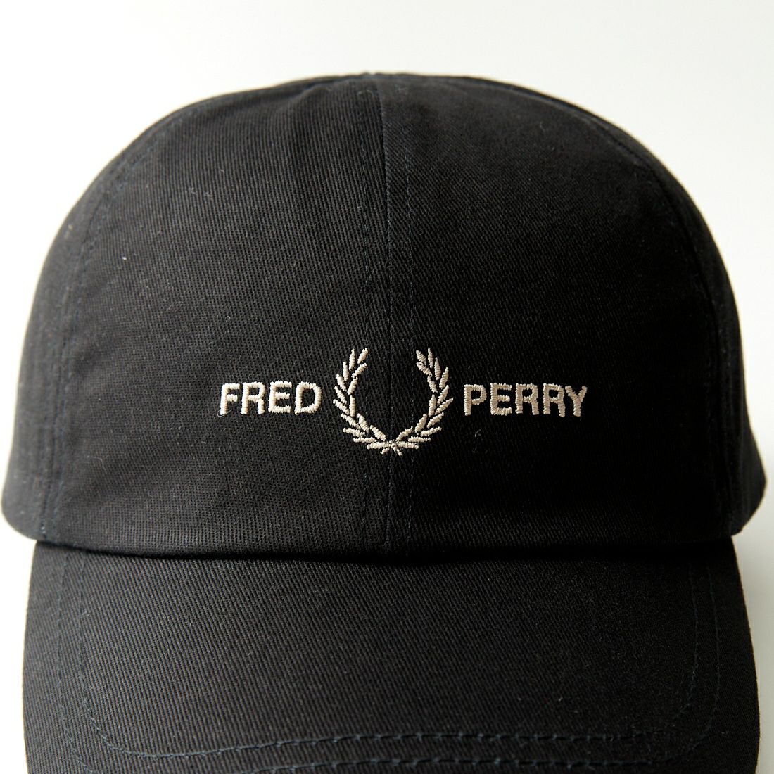 FRED PERRY [フレッドペリー] グラフィック刺繍 ツイルキャップ [HW4630] V53 BLACK
