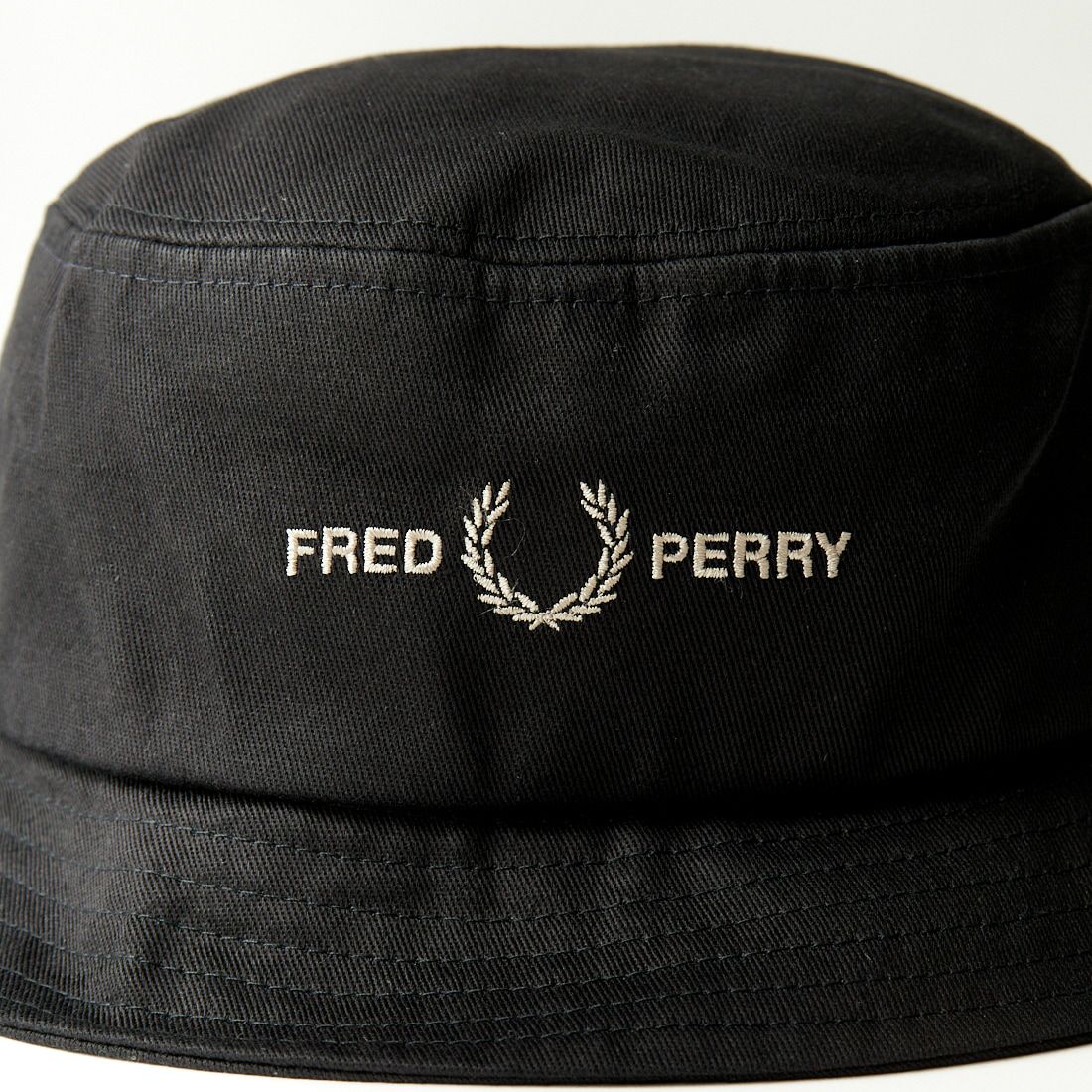 FRED PERRY [フレッドペリー] グラフィックブランド ツイルバケットハット [HW4631] V53 BLACK