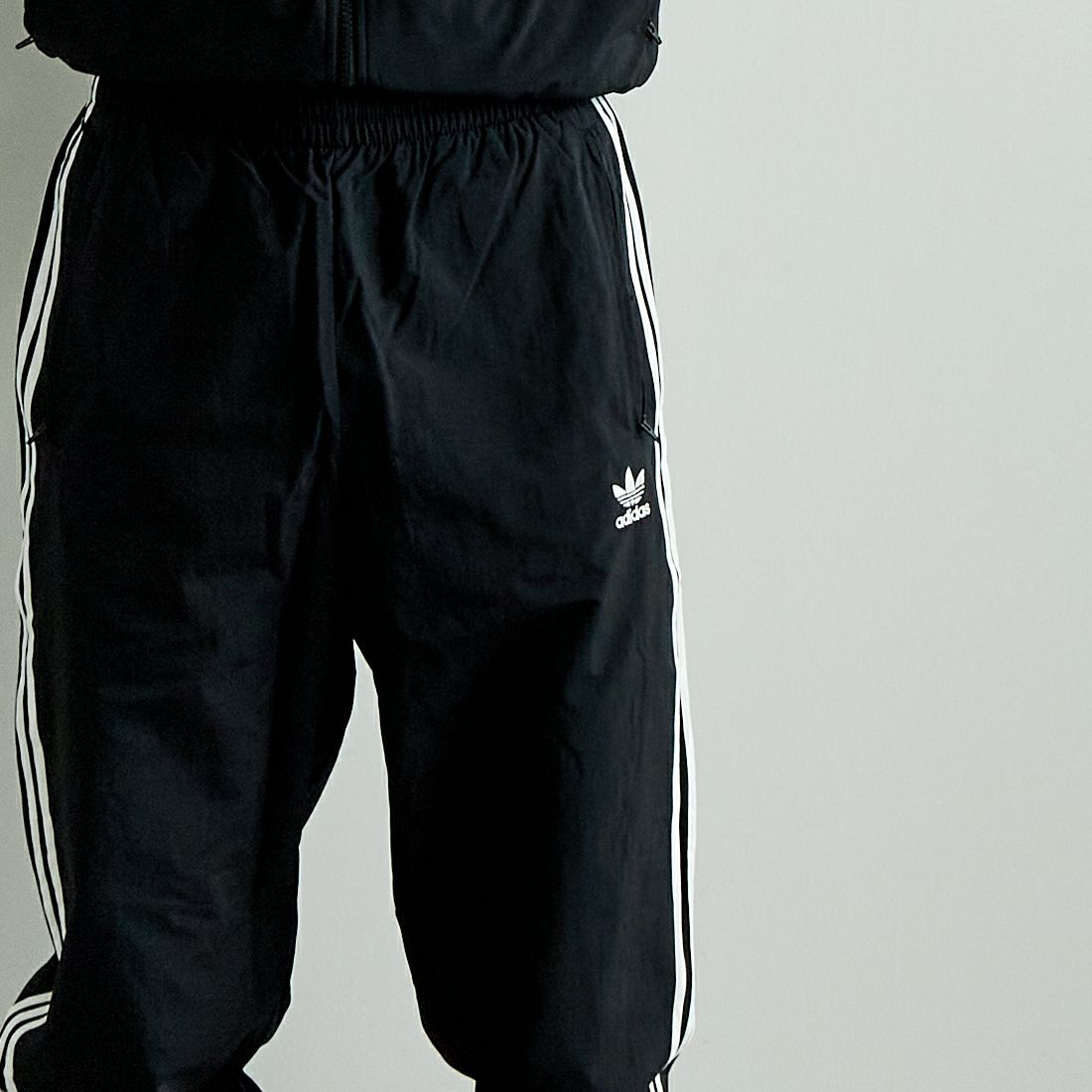 adidas Originals [アディダス オリジナルス] アディカラー ウーブン ファイヤーバードトラックパンツ [JTC69] IT2501 &&モデル身長：179cm 着用サイズ：L&&