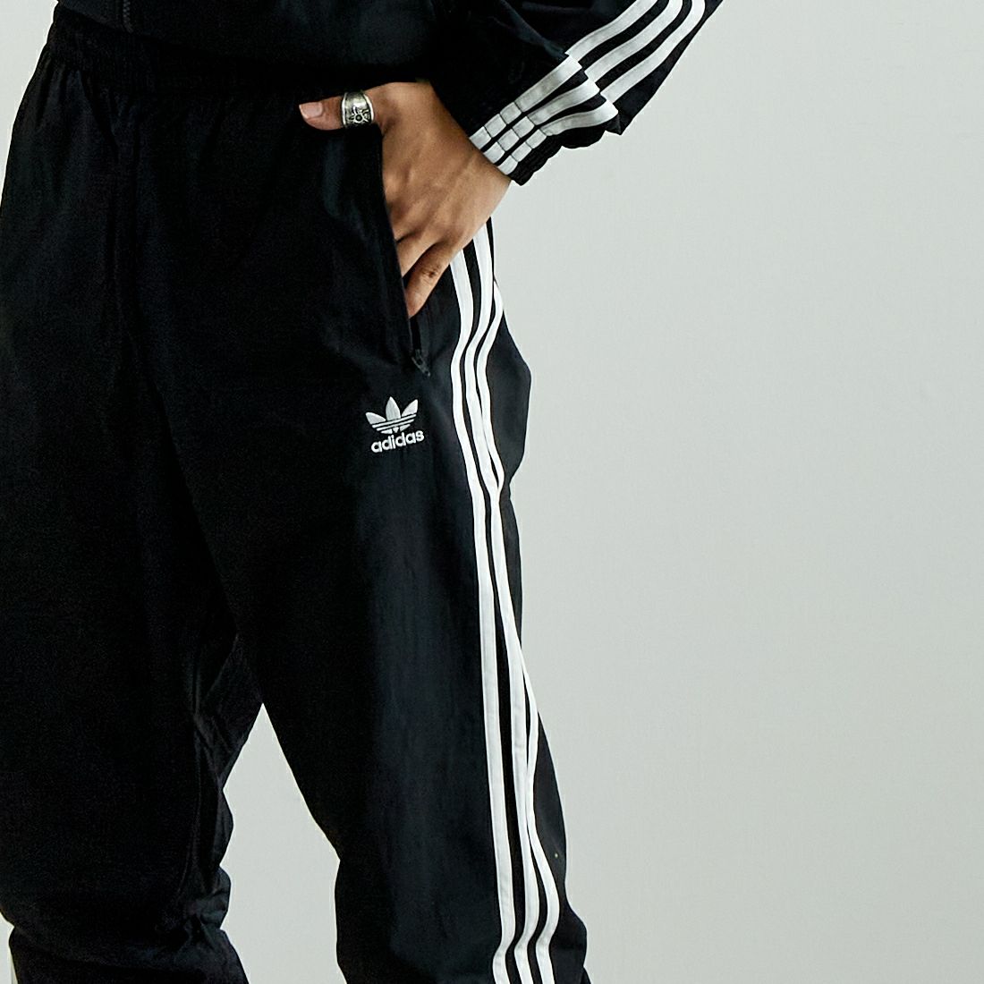 adidas Originals [アディダス オリジナルス] アディカラー ウーブン ファイヤーバードトラックパンツ [JTC69] IT2501 &&モデル身長：179cm 着用サイズ：L&&