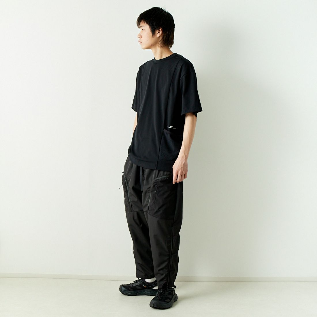 White Mountaineering [ホワイトマウンテニアリング] サイドポケットTシャツ [WM2471505] BLACK &&モデル身長：182cm 着用サイズ：2&&