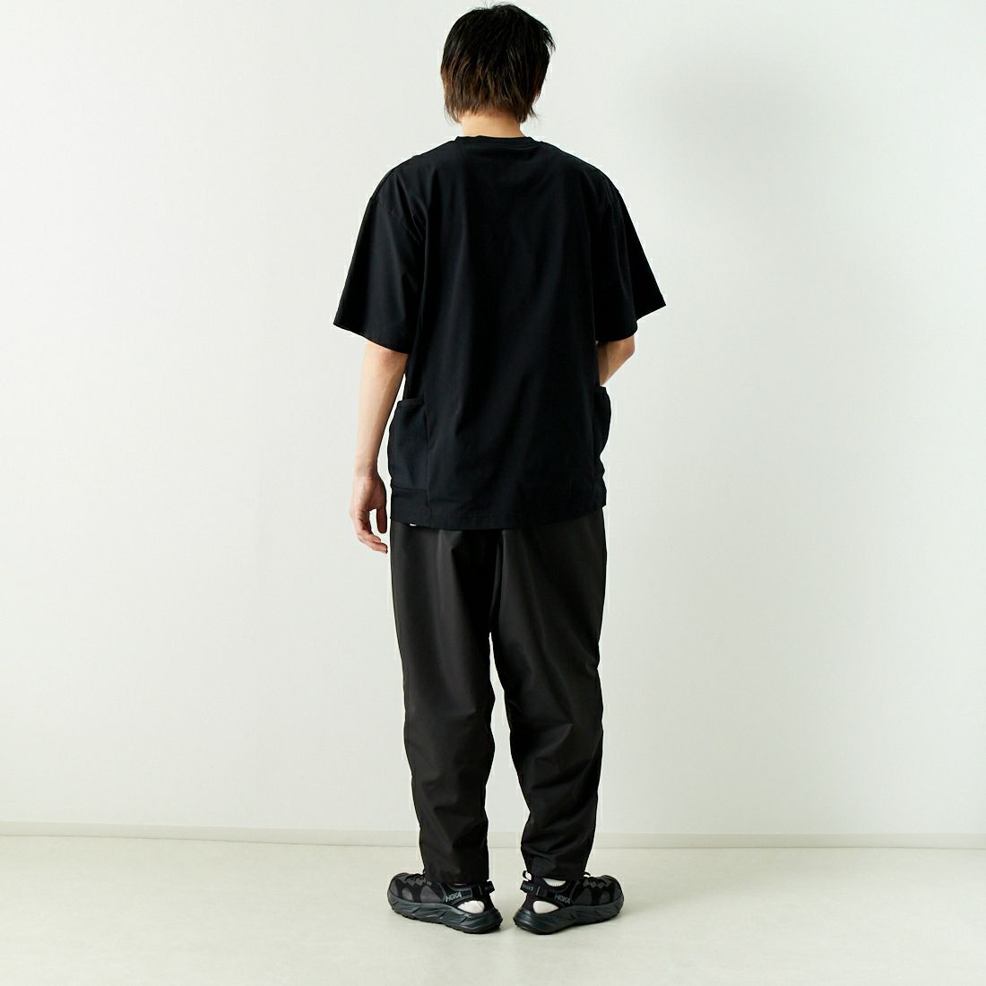 White Mountaineering [ホワイトマウンテニアリング] サイドポケットTシャツ [WM2471505] BLACK &&モデル身長：182cm 着用サイズ：2&&