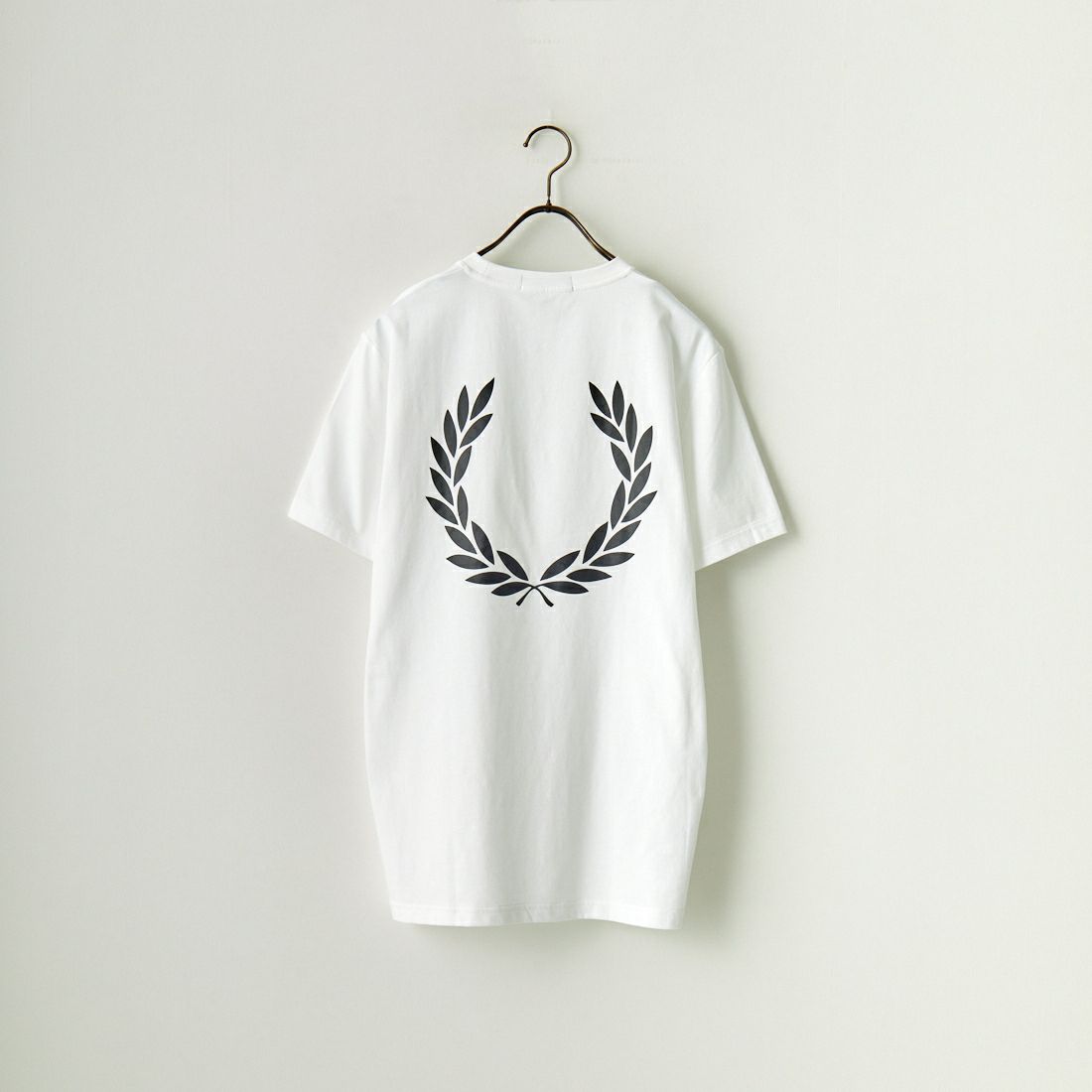 FRED PERRY [フレッドペリー]  ビックローレルリースロゴ バックプリントTシャツ [M7784-JF] 100 WHITE