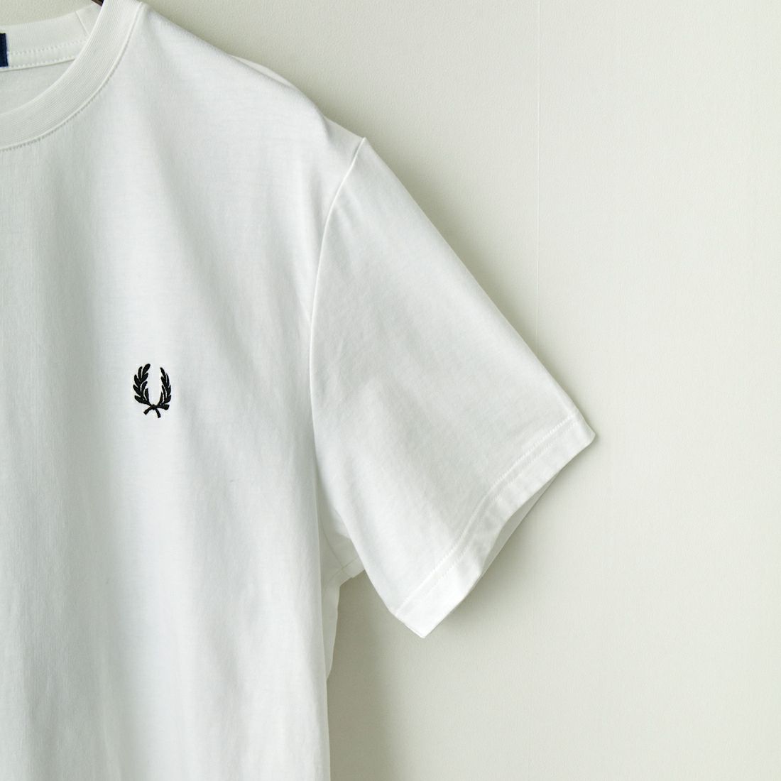 FRED PERRY [フレッドペリー]  ビックローレルリースロゴ バックプリントTシャツ [M7784-JF] 100 WHITE