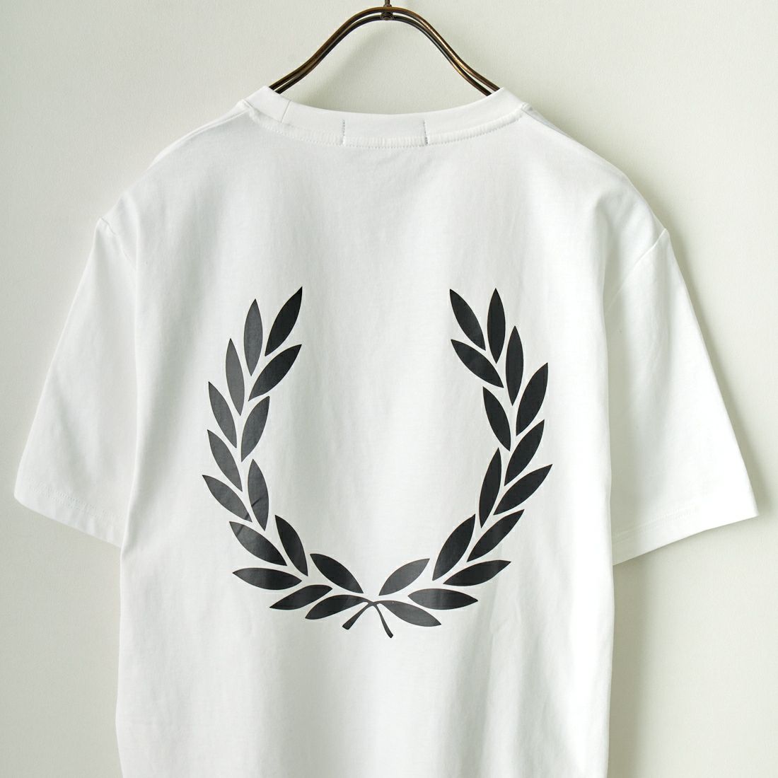 FRED PERRY [フレッドペリー]  ビックローレルリースロゴ バックプリントTシャツ [M7784-JF] 100 WHITE