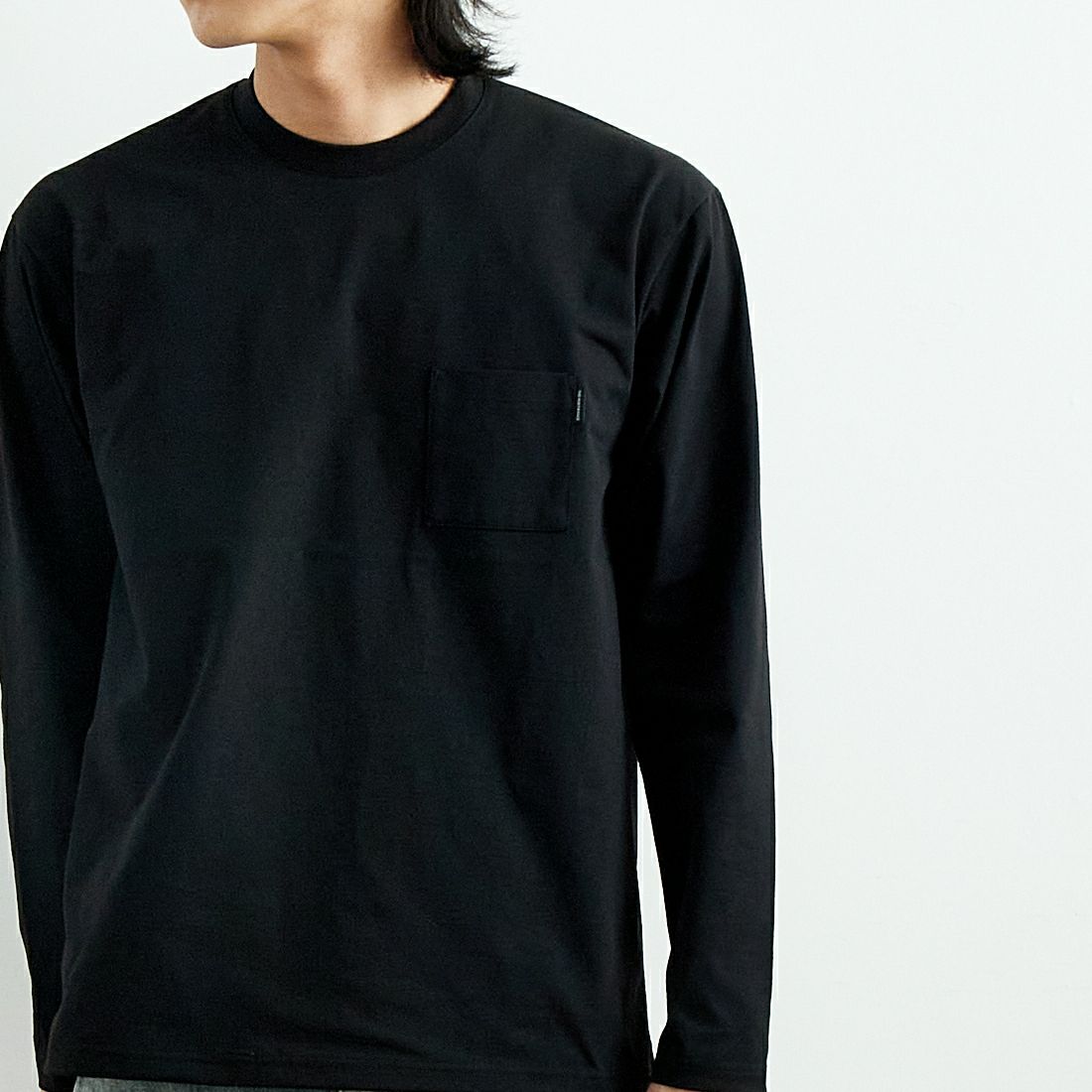 THE NORTH FACE [ザ ノースフェイス] ロングスリーブエアリーリラックスティー [NT62345] K &&モデル身長：179cm 着用サイズ：M&&