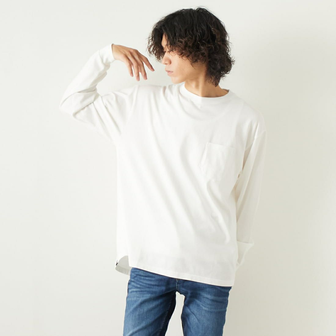 DENHAM [デンハム] 7ポケット ロングスリーブTシャツ [7-POCKET-LS-TEE] WHITE &&モデル身長：182cm 着用サイズ：L&&