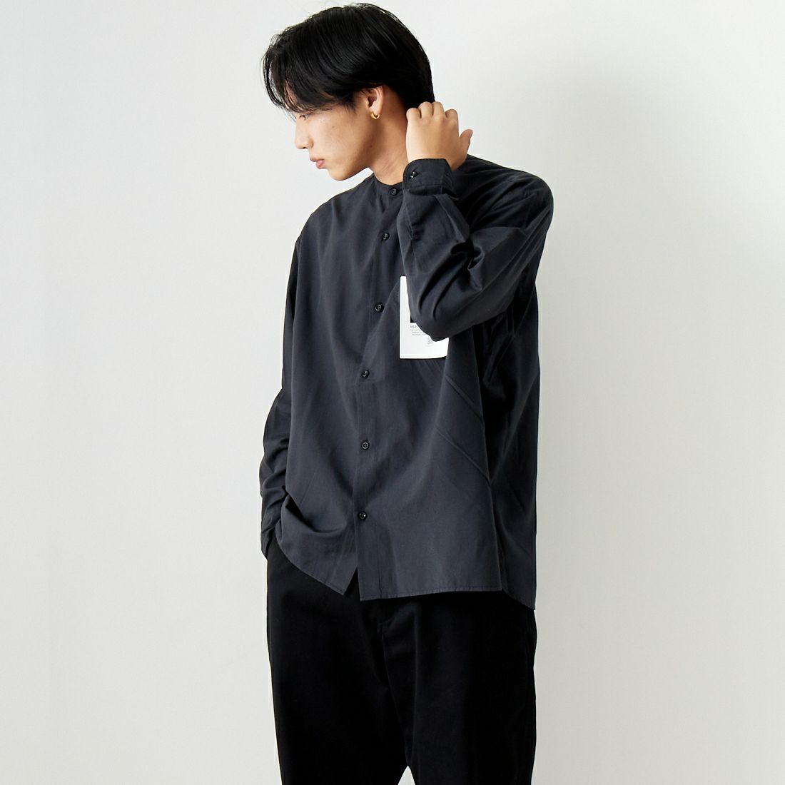 Jeans Factory Clothes [ジーンズファクトリークローズ] ロングスリーブ テックリネンバンドカラーシャツ [EPC-41100] 6 CHARCOAL &&モデル身長：179cm 着用サイズ：L&&