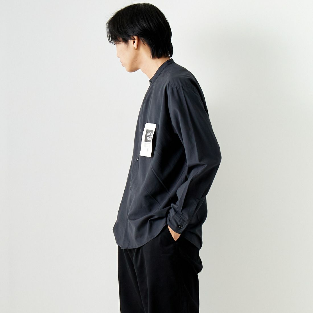 Jeans Factory Clothes [ジーンズファクトリークローズ] ロングスリーブ テックリネンバンドカラーシャツ [EPC-41100] 6 CHARCOAL &&モデル身長：179cm 着用サイズ：L&&
