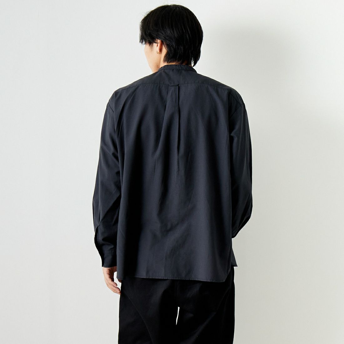Jeans Factory Clothes [ジーンズファクトリークローズ] ロングスリーブ テックリネンバンドカラーシャツ [EPC-41100] 6 CHARCOAL &&モデル身長：179cm 着用サイズ：L&&