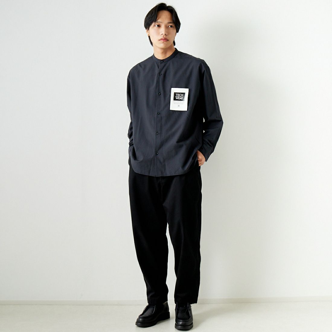 Jeans Factory Clothes [ジーンズファクトリークローズ] ロングスリーブ テックリネンバンドカラーシャツ [EPC-41100] 6 CHARCOAL &&モデル身長：179cm 着用サイズ：L&&