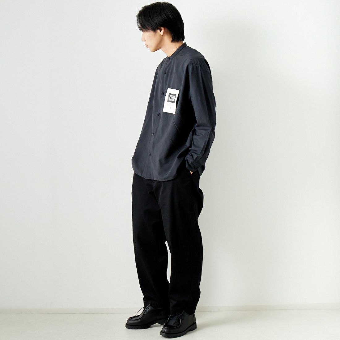 Jeans Factory Clothes [ジーンズファクトリークローズ] ロングスリーブ テックリネンバンドカラーシャツ [EPC-41100] 6 CHARCOAL &&モデル身長：179cm 着用サイズ：L&&