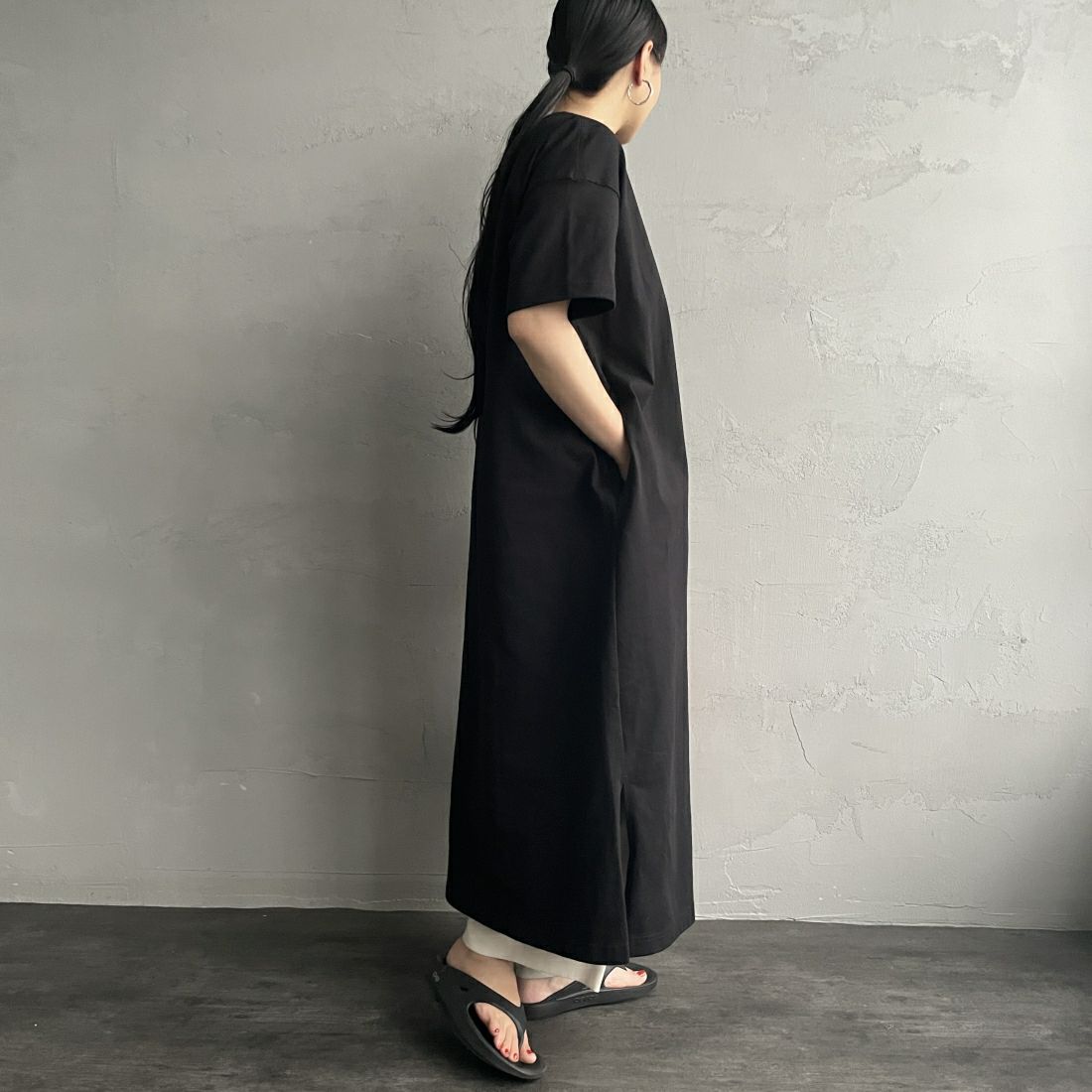 CHUMS [チャムス] ヘビーウエイトチャムスロゴドレス [CH18-1258] K001 BLACK &&モデル身長：156cm 着用サイズ：WL&&