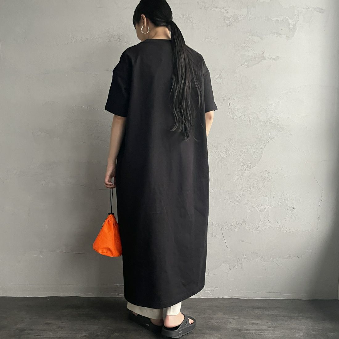 CHUMS [チャムス] ヘビーウエイトチャムスロゴドレス [CH18-1258] K001 BLACK &&モデル身長：156cm 着用サイズ：WL&&