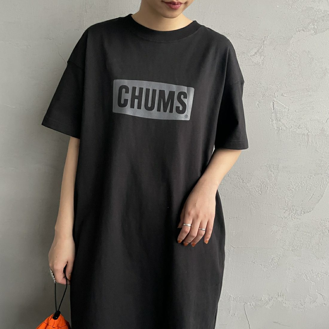 CHUMS [チャムス] ヘビーウエイトチャムスロゴドレス [CH18-1258] K001 BLACK &&モデル身長：156cm 着用サイズ：WL&&