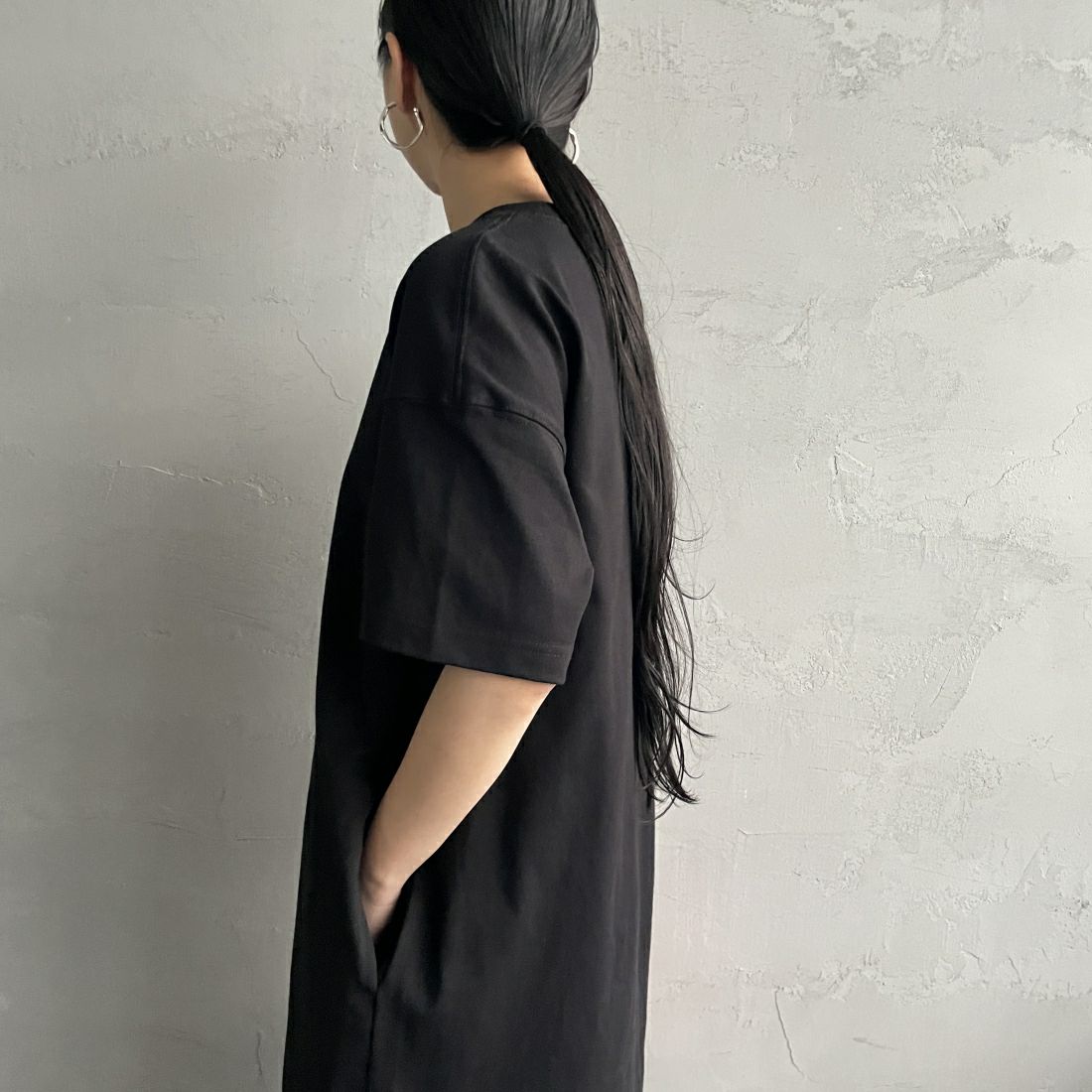 CHUMS [チャムス] ヘビーウエイトチャムスロゴドレス [CH18-1258] K001 BLACK &&モデル身長：156cm 着用サイズ：WL&&