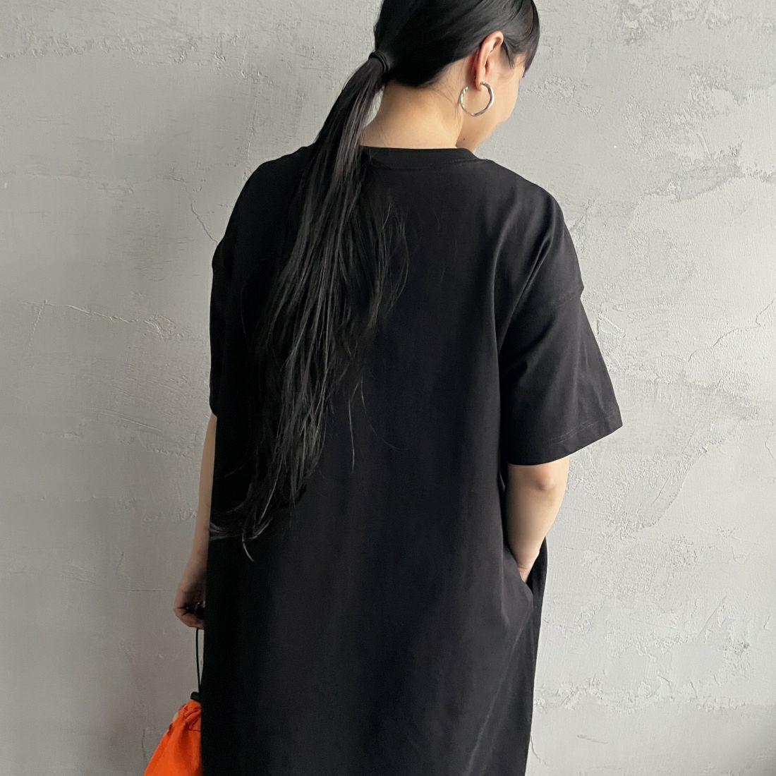 CHUMS [チャムス] ヘビーウエイトチャムスロゴドレス [CH18-1258] K001 BLACK &&モデル身長：156cm 着用サイズ：WL&&