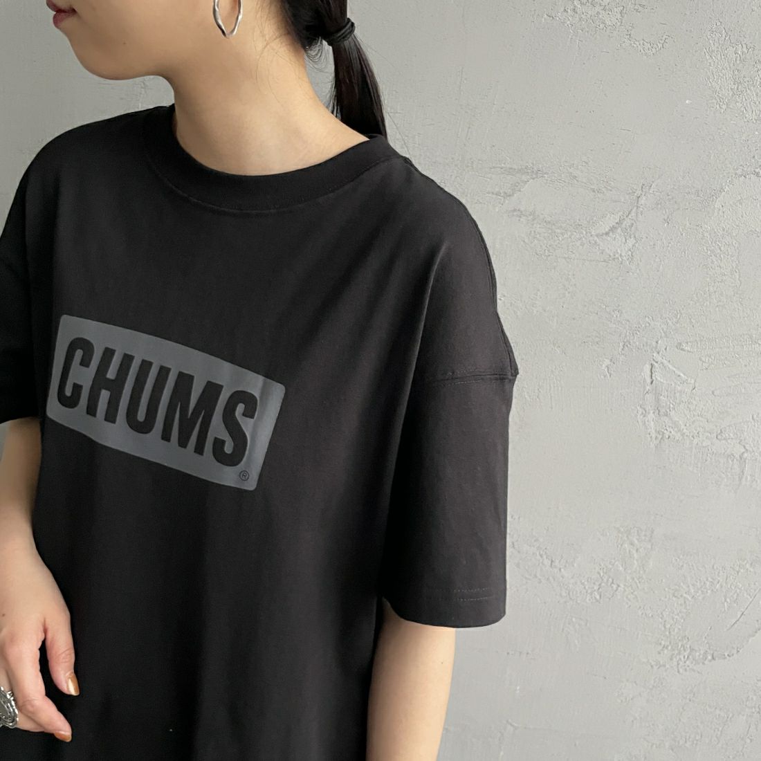 CHUMS [チャムス] ヘビーウエイトチャムスロゴドレス [CH18-1258] K001 BLACK &&モデル身長：156cm 着用サイズ：WL&&