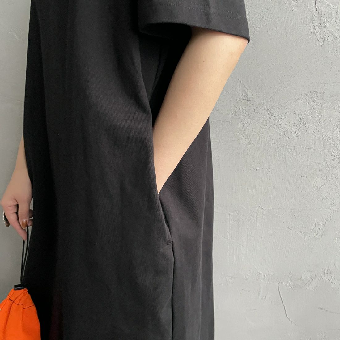 CHUMS [チャムス] ヘビーウエイトチャムスロゴドレス [CH18-1258] K001 BLACK &&モデル身長：156cm 着用サイズ：WL&&
