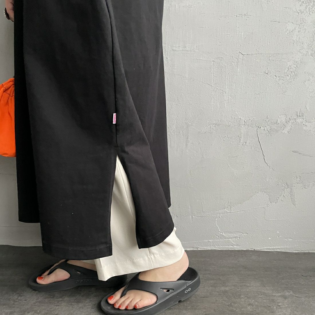CHUMS [チャムス] ヘビーウエイトチャムスロゴドレス [CH18-1258] K001 BLACK &&モデル身長：156cm 着用サイズ：WL&&