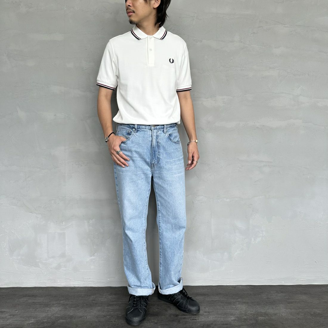 FRED PERRY [フレッドペリー] ティップライン ロゴ刺繍ポロシャツ [M3600] T60 SNWHT &&モデル身長：173cm 着用サイズ：M&&