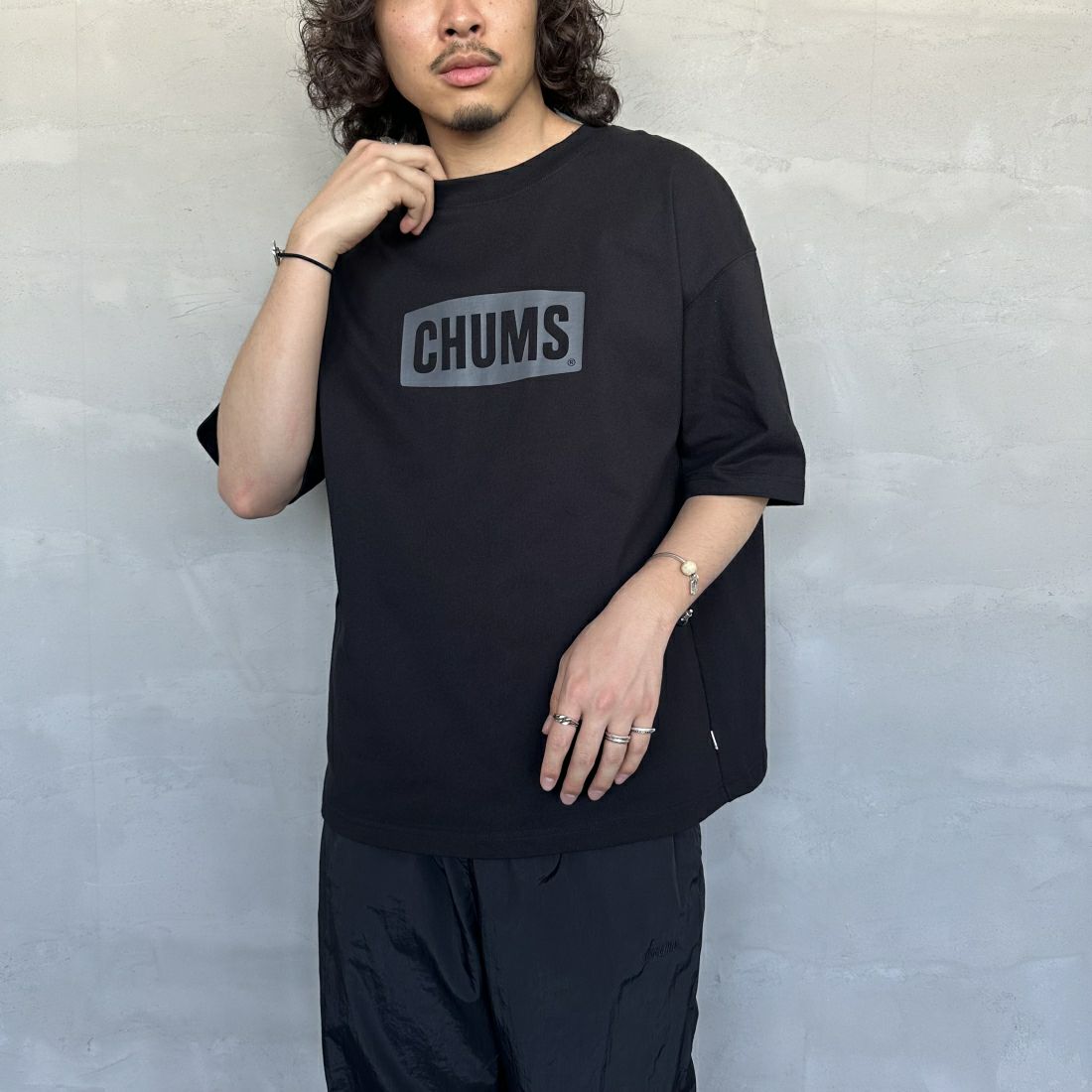 CHUMS [チャムス] ヘビーウエイトチャムスロゴTシャツ [CH01-2271] K001 BLACK &&モデル身長：173cm 着用サイズ：L&&