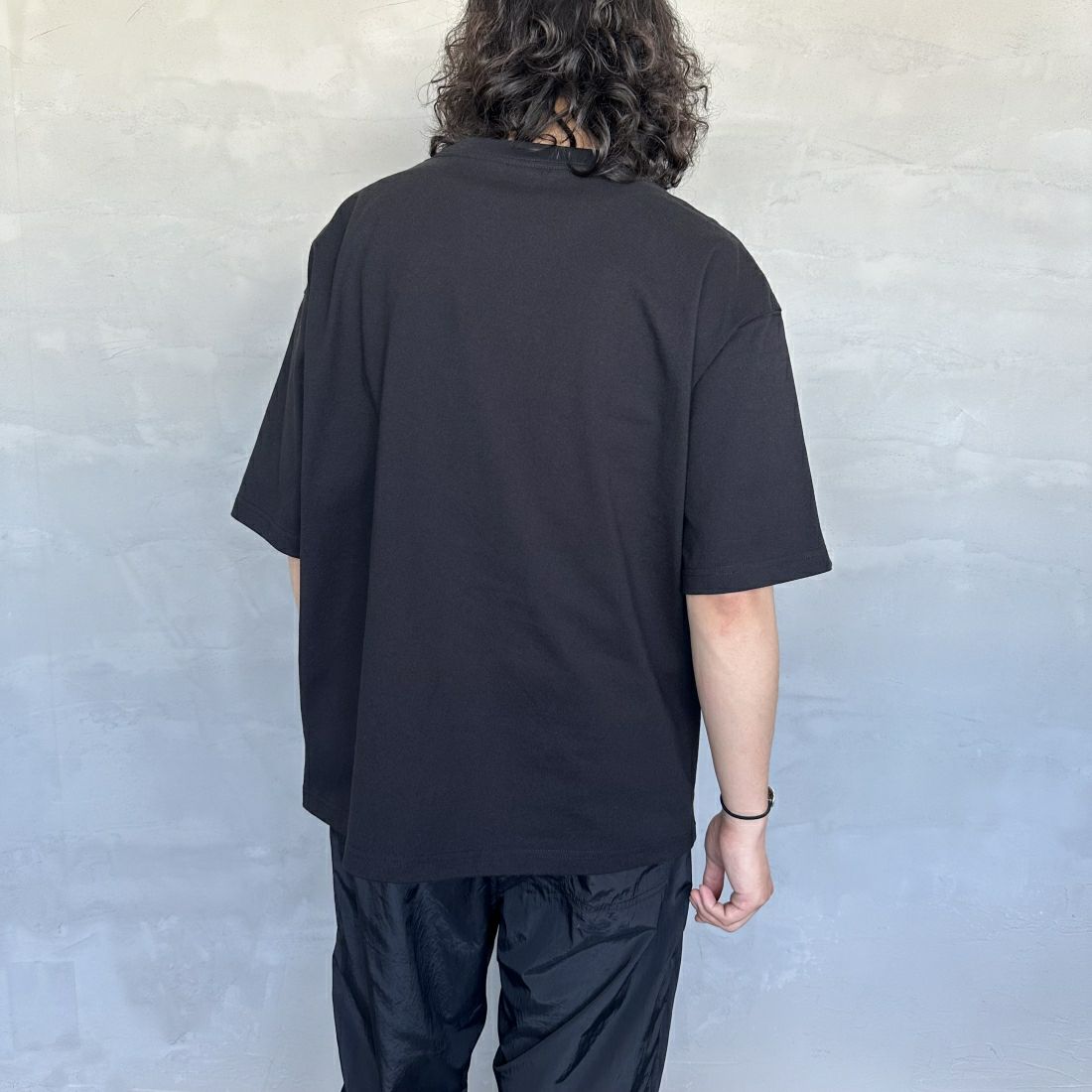 CHUMS [チャムス] ヘビーウエイトチャムスロゴTシャツ [CH01-2271] K001 BLACK &&モデル身長：173cm 着用サイズ：L&&