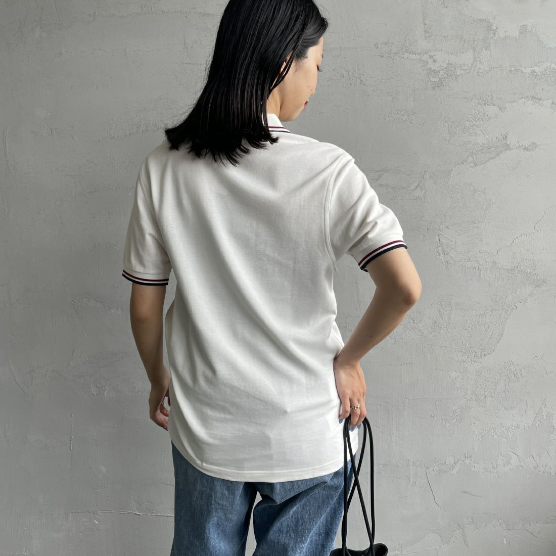 FRED PERRY [フレッドペリー] ティップライン ロゴ刺繍ポロシャツ [M3600] T60 SNWHT &&モデル身長：163cm 着用サイズ：S&&