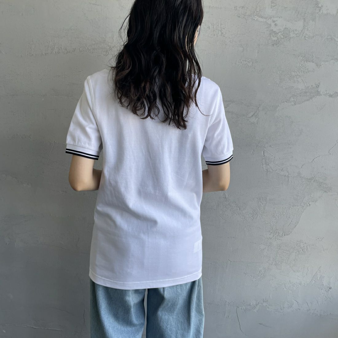 FRED PERRY [フレッドペリー] ティップライン ロゴ刺繍ポロシャツ [M3600] 200 WHITE &&モデル身長：160cm 着用サイズ：XS&&