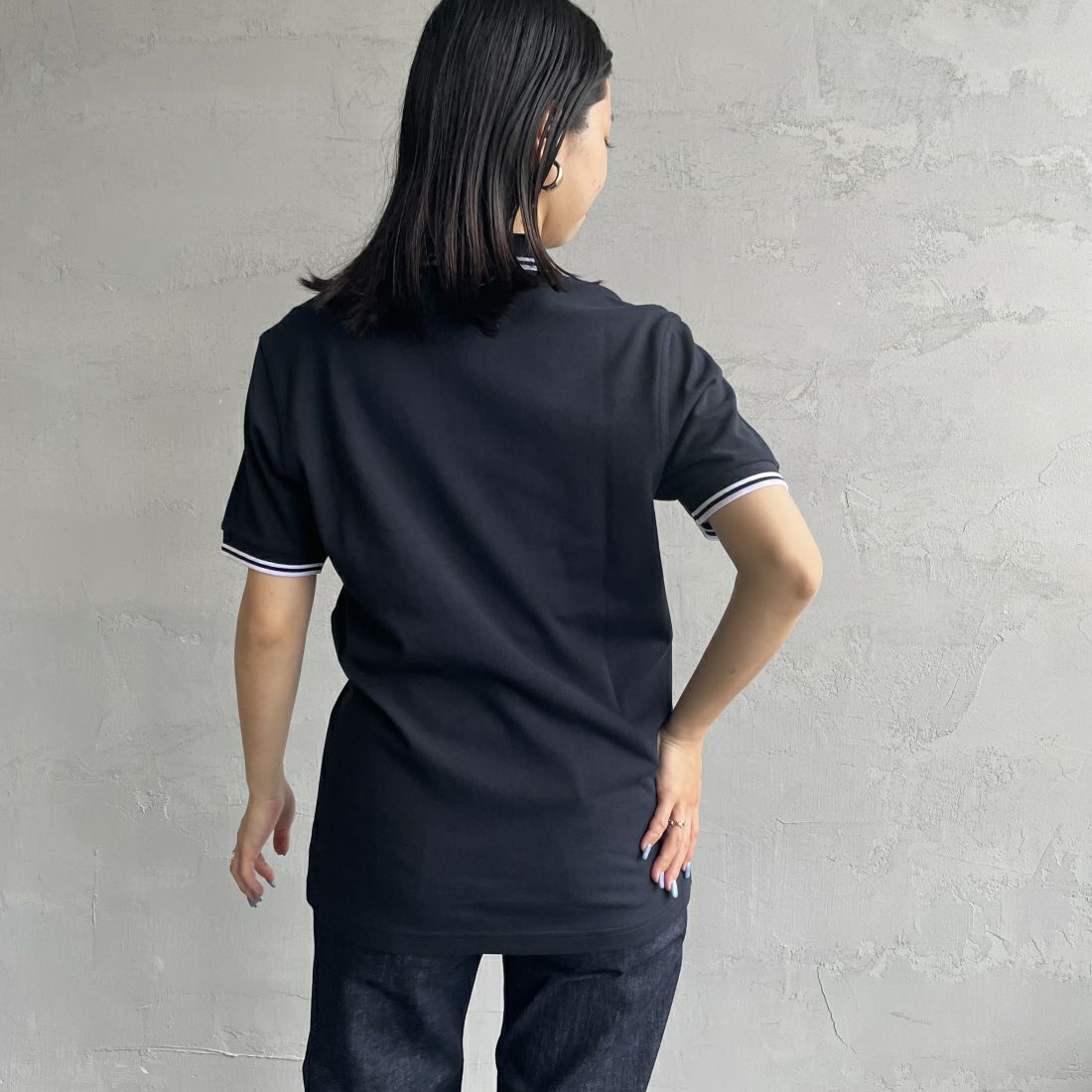 FRED PERRY [フレッドペリー] ティップライン ロゴ刺繍ポロシャツ [M3600] 238 NVY/WH &&モデル身長：163cm 着用サイズ：S&&