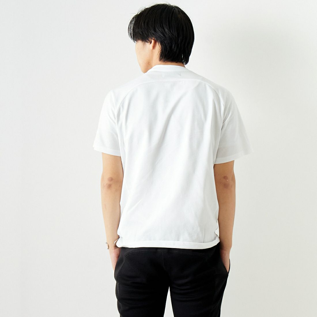1PIU1UGUALE3 RELAX [ウノ ピゥ ウノ ウグァーレ トレ] ペイズリーロゴ半袖Tシャツ [UST-24002] SN10 WHITE &&モデル身長：179cm 着用サイズ：L&&