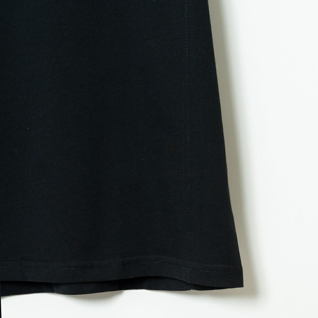 1PIU1UGUALE3 RELAX [ウノ ピゥ ウノ ウグァーレ トレ] ペイズリーロゴ半袖Tシャツ [UST-24002] SN90 BLACK