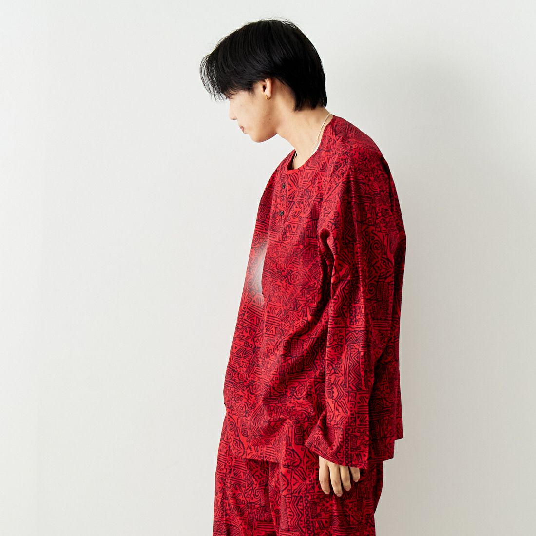 South2West8 [サウスツーウエストエイト] ヘンリーネックシャツ [OT549] A RED &&モデル身長：179cm 着用サイズ：M&&