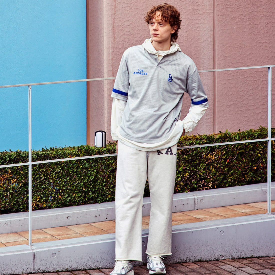 Fanatics [ファナティクス] 別注 MLBロゴ ヘンリーネックメッシュTシャツ [ML2124SS1-JF] GRAY/LA &&モデル身長：183cm 着用サイズ：M&&