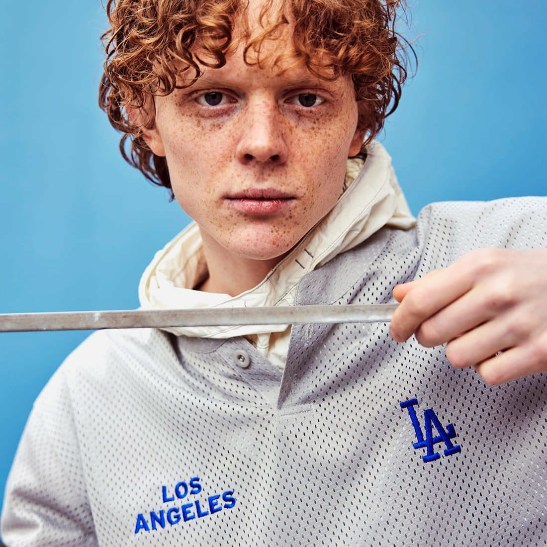 Fanatics [ファナティクス] 別注 MLBロゴ ヘンリーネックメッシュTシャツ [ML2124SS1-JF] GRAY/LA &&モデル身長：183cm 着用サイズ：M&&
